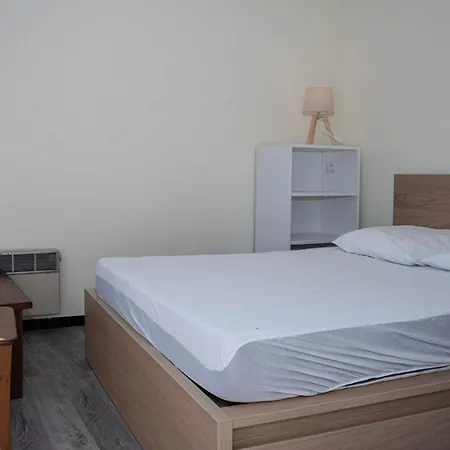 Le Lavandou: Appt T2 + Cabine, 250m Plage, Animaux Admis, Parking, Climatisation, 4-5 Pers. - Fr-1-803-18 شقة *