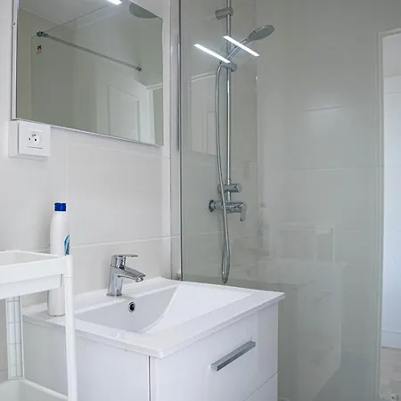 Le Lavandou: Appt T2 + Cabine, 250m Plage, Animaux Admis, Parking, Climatisation, 4-5 Pers. - Fr-1-803-18 Apartman