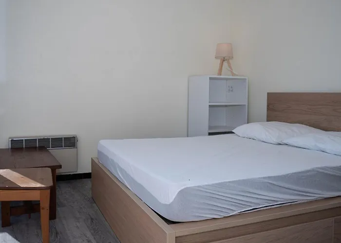 Le Lavandou: Appt T2 + Cabine, 250m Plage, Animaux Admis, Parking, Climatisation, 4-5 Pers. - Fr-1-803-18 Apartman *