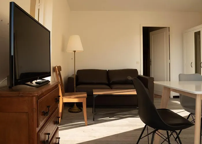 Апартаменти Le Lavandou: Appt T2 + Cabine, 250m Plage, Animaux Admis, Parking, Climatisation, 4-5 Pers. - Fr-1-803-18 *