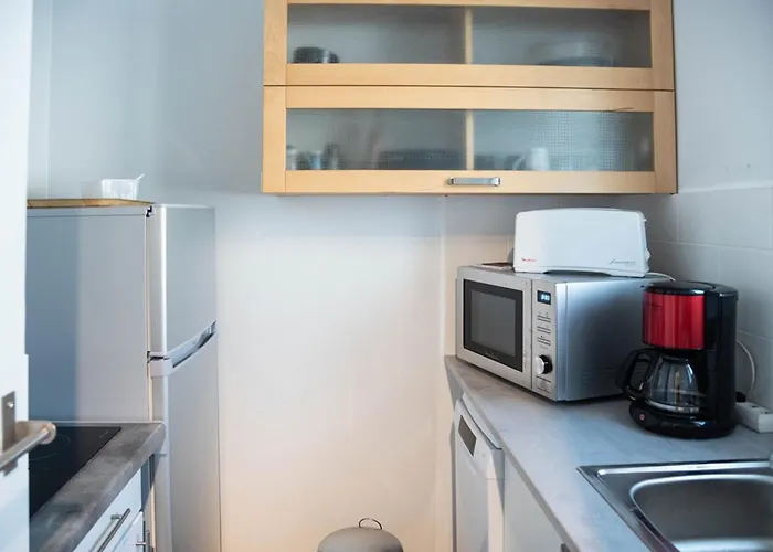 Le Lavandou: Appt T2 + Cabine, 250m Plage, Animaux Admis, Parking, Climatisation, 4-5 Pers. - Fr-1-803-18 Апартаменти *