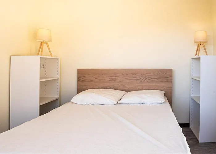 Апартаменти Le Lavandou: Appt T2 + Cabine, 250m Plage, Animaux Admis, Parking, Climatisation, 4-5 Pers. - Fr-1-803-18