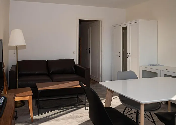 Апартаменти Le Lavandou: Appt T2 + Cabine, 250m Plage, Animaux Admis, Parking, Climatisation, 4-5 Pers. - Fr-1-803-18 *